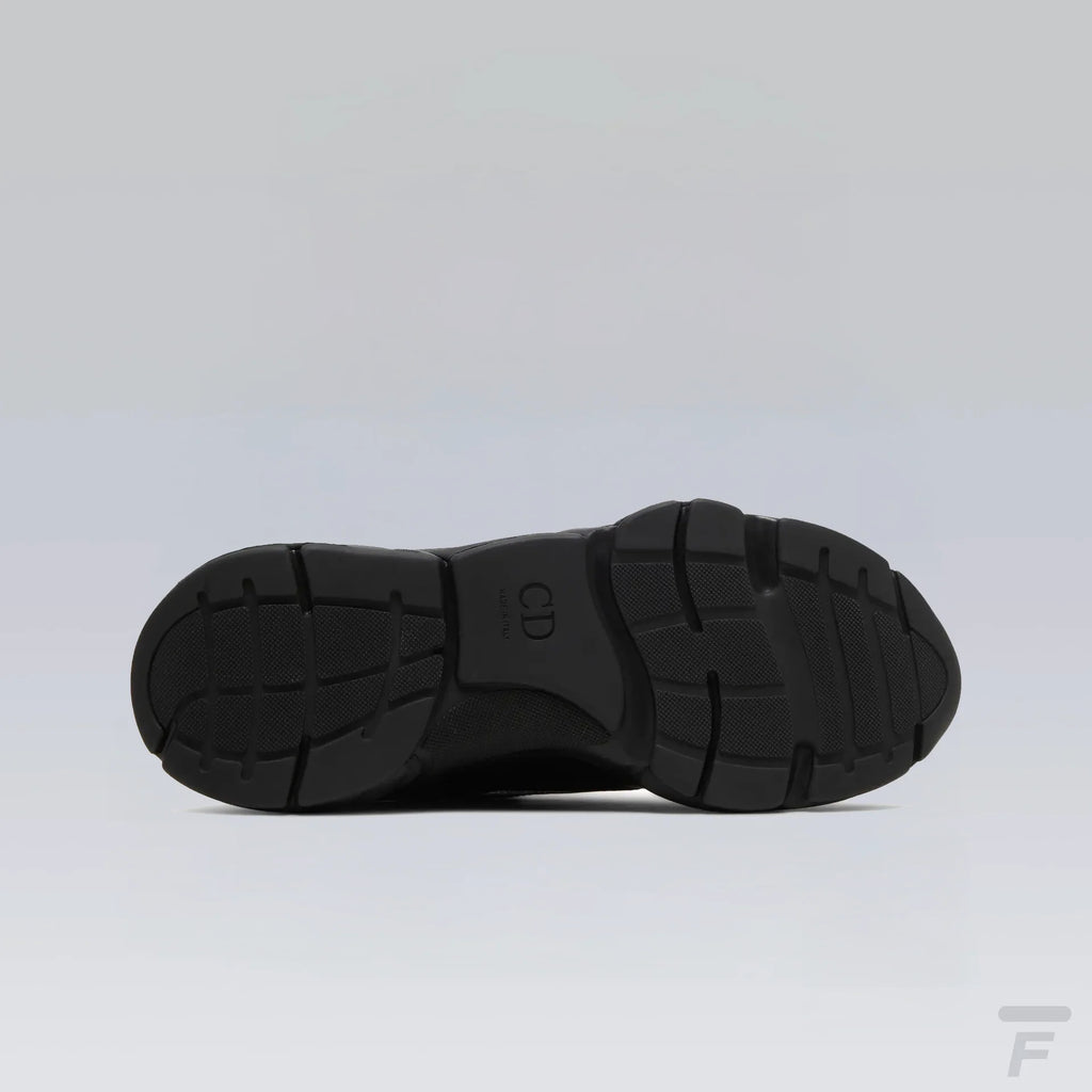 B22 Black Silver