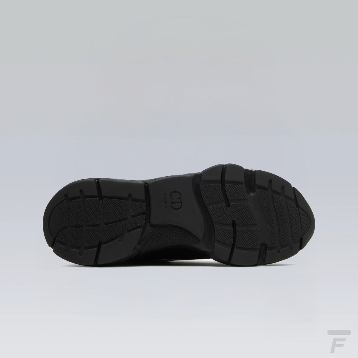 B22 Black Silver